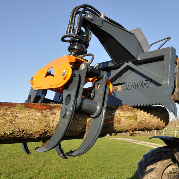Holzgreifer mit robustem Rückeschild